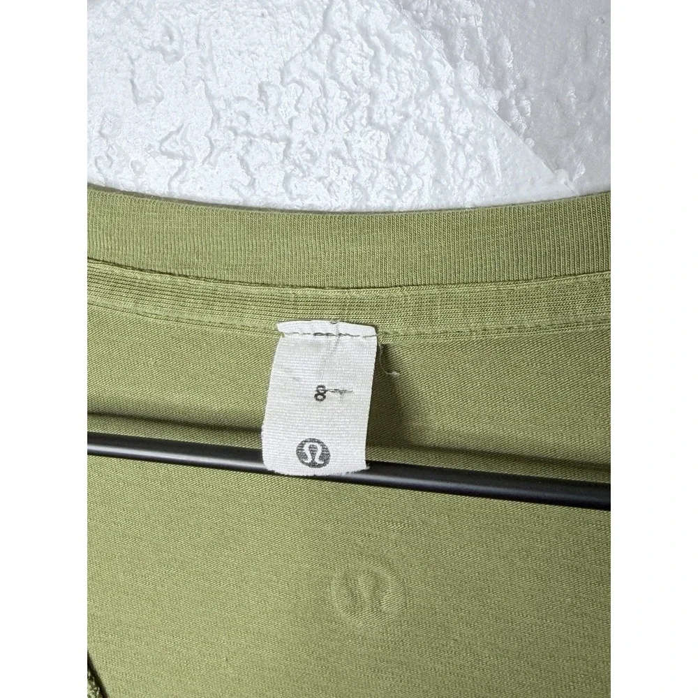 Lululemon Women's Size 8 Green Racerback Workout Tank Top Athletic Yoga